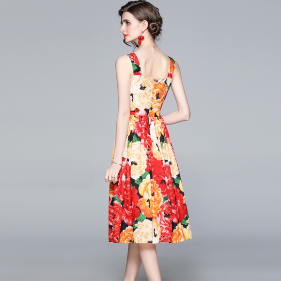 Printed Single-breasted Button-embellished Slim Fit Holiday Slip Dress - Picture 3 of 6